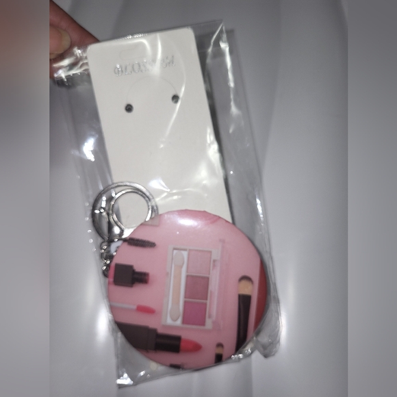 Makeup-themed Pink Round Keychain - Picture 3 of 3